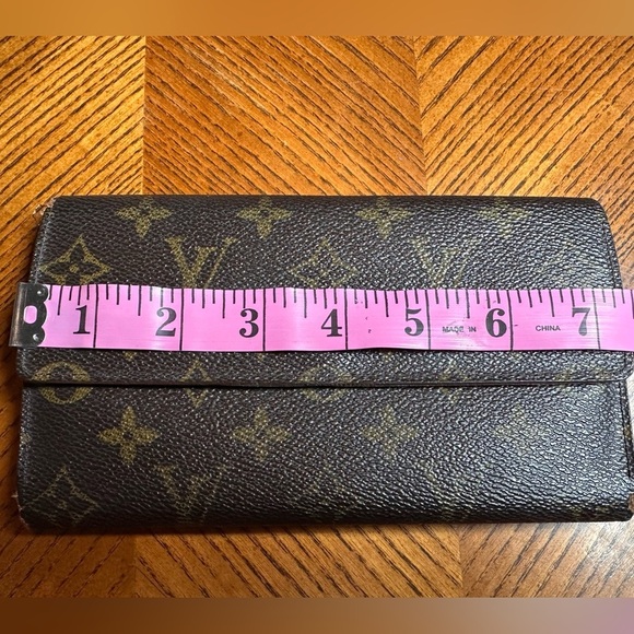 AUTHENTIC LOUIS VUITTON MONOGRAM
SARAH WALLET MI0955 - Picture 5 of 13